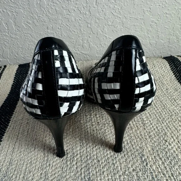 Arturo Chiang Castle Woven Leather Pump Heels in Black and White - Picture 4 of 8